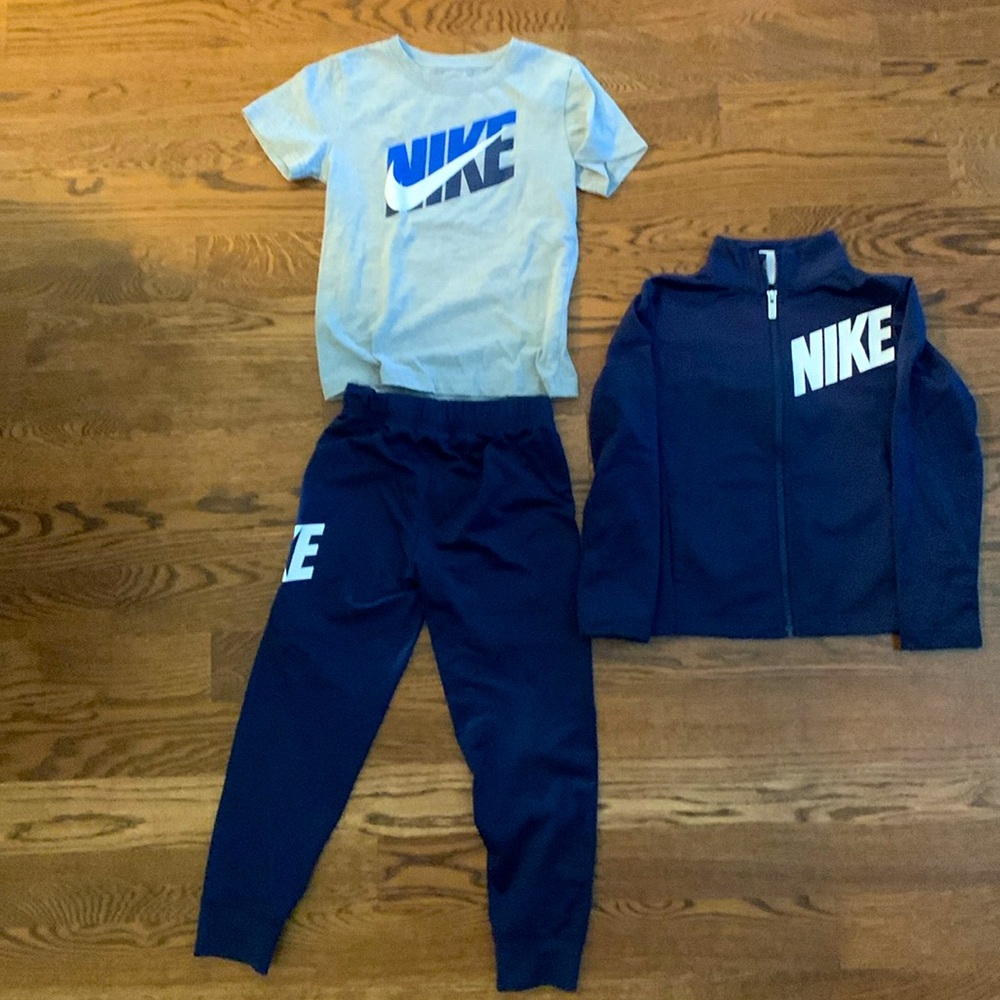 3 piece Nike Outfit size 6-7 years Kid